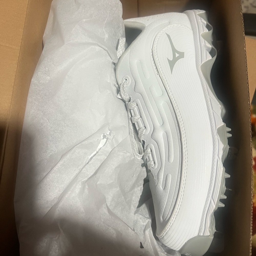 Mizuno White Sports Sneakers